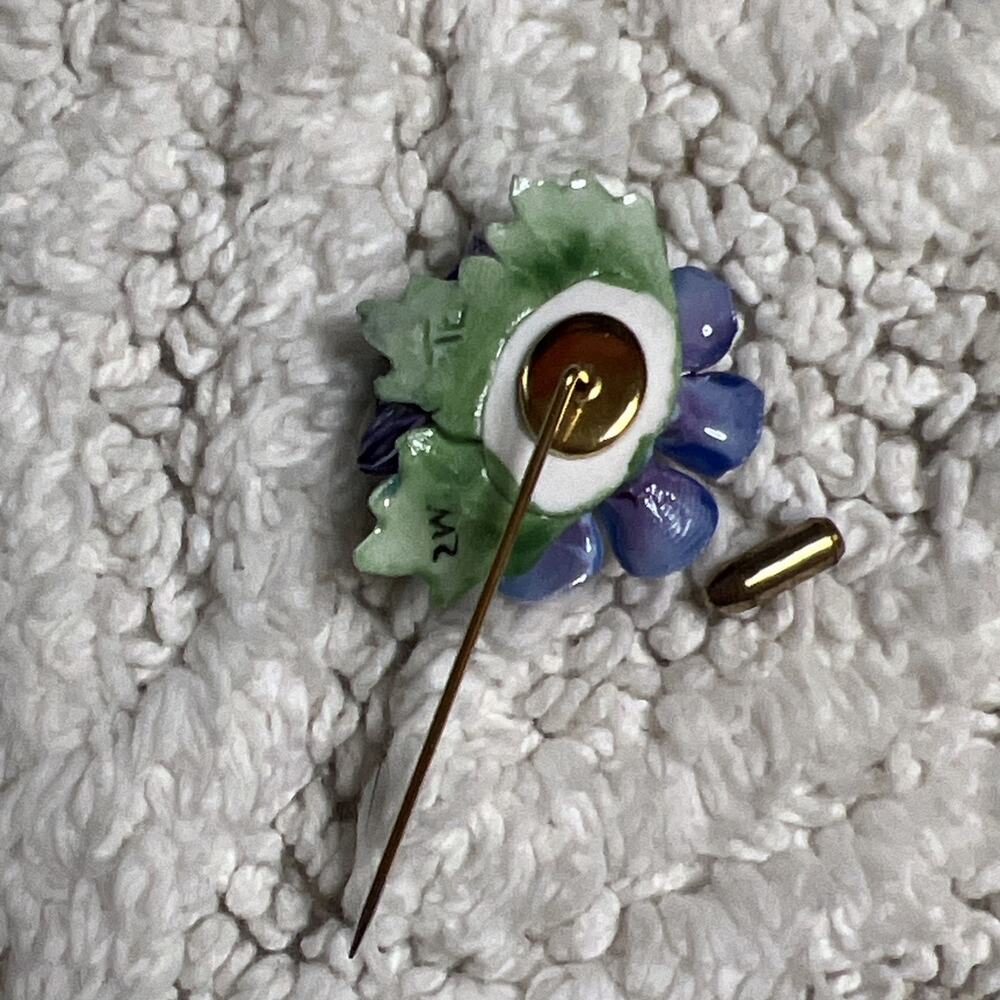 • - Picture 4 of 16